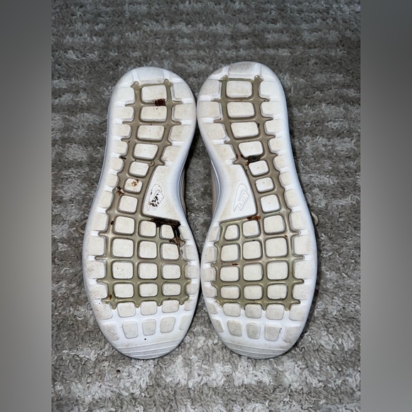 Nike Beige Snakeskin Roshe Runs - Picture 5 of 7